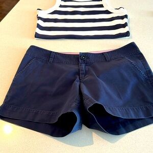Lily Pulitzer Resort Navy 5” inseam stretch short, 100% cotton EUC
